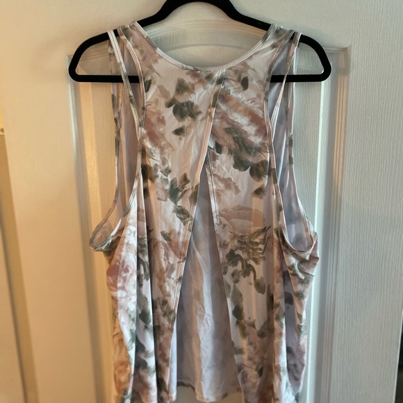 Reitmans Active Open Back tank - Picture 2 of 2